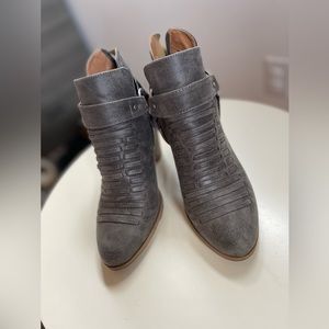 Qupid Booties - Size 8.5 - EUC